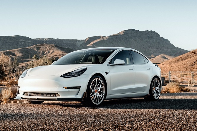    Tesla выпустила за 2022 год 1,37 млн электромобилей — план по росту производства не выполнен