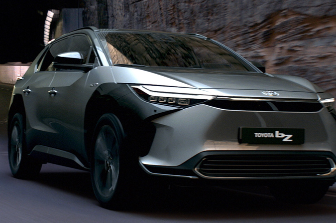 Toyota начнет продажи своего первого электромобиля в 2022 году