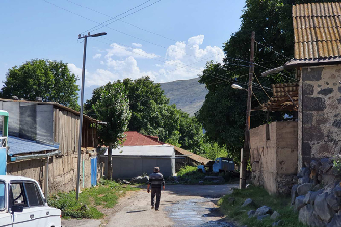 При поддержке Viva-MTS армянское село Вагатин обеспечено уличным освещением