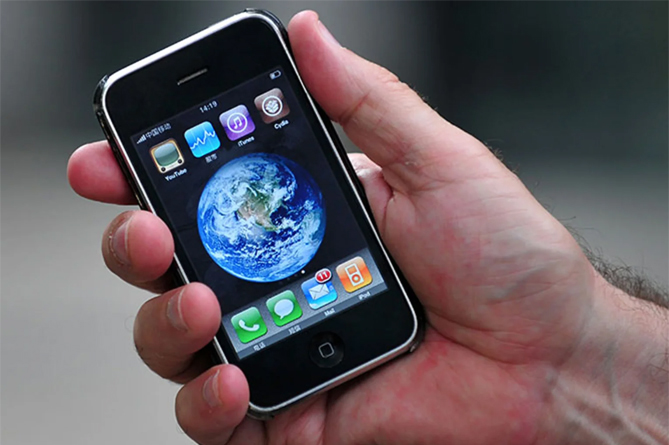   Исполняется 16 лет запуска в продажу первого iPhone. Мир электроники изменился навсегда 