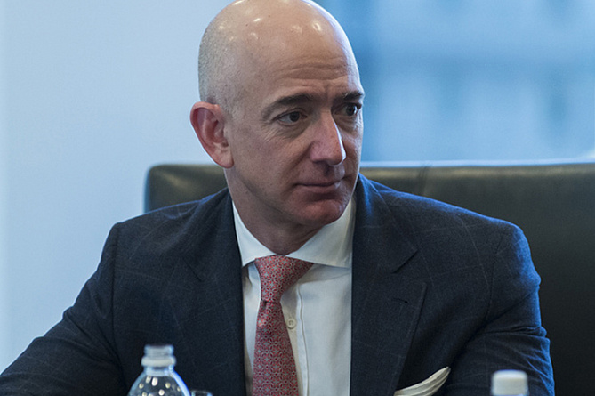 Глава Amazon потерял почти $7 млрд за сутки. 