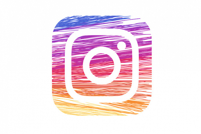 Instagram начнет оповещать пользователей о том, что кто-то сделал скриншот их "историй"
