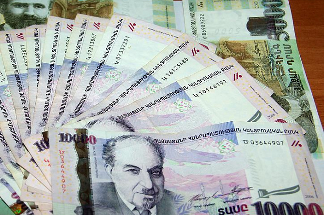 Armenian mobile and internet operators pay 13.9 billion drams in taxes for first half of 2018