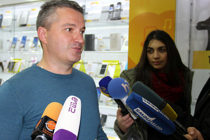 Beeline запустил в Армении предновогоднюю акцию по продаже смартфонов