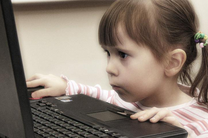   В России захотели усложнить регистрацию детей в соцсетях