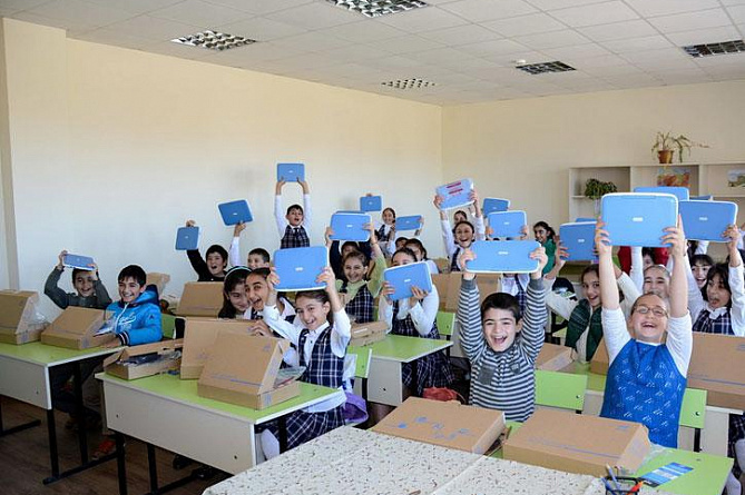 Программа «NUR» расширяет географию в Карабахе, компьютеры предоставлены 7100 школьникам
