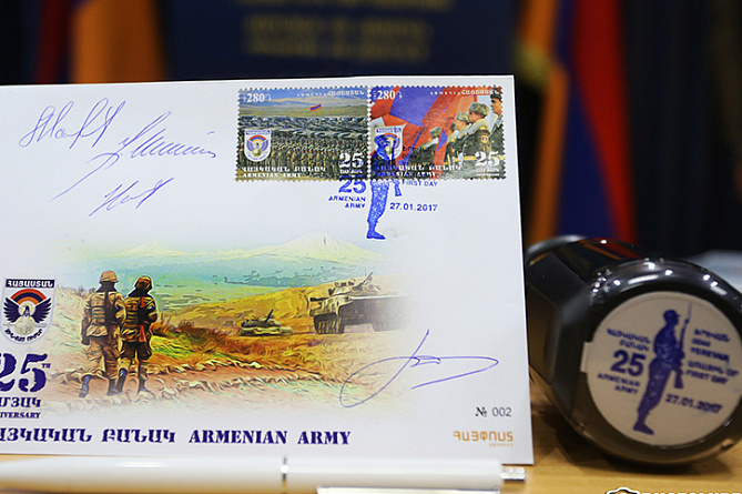 Две новые марки к 25-летию Армянской армии погашены в Ереване