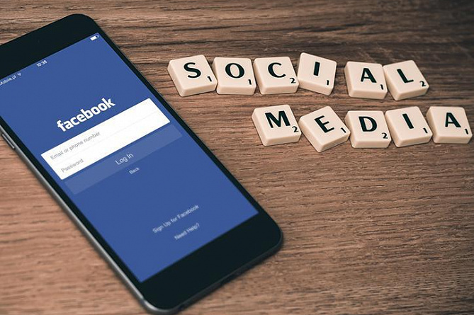Facebook сохранил лидерство по упоминаемости в СМИ среди соцсетей