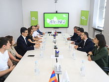 Министр высокотехнологичной промышленности Армении обсудил решение проблем с гендиректором Ucom