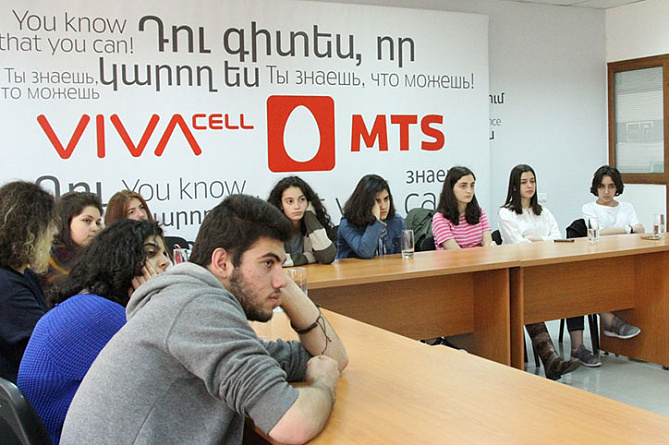 Гендиректор VivaCell-MTS прочитал лекцию ученикам армянской школы